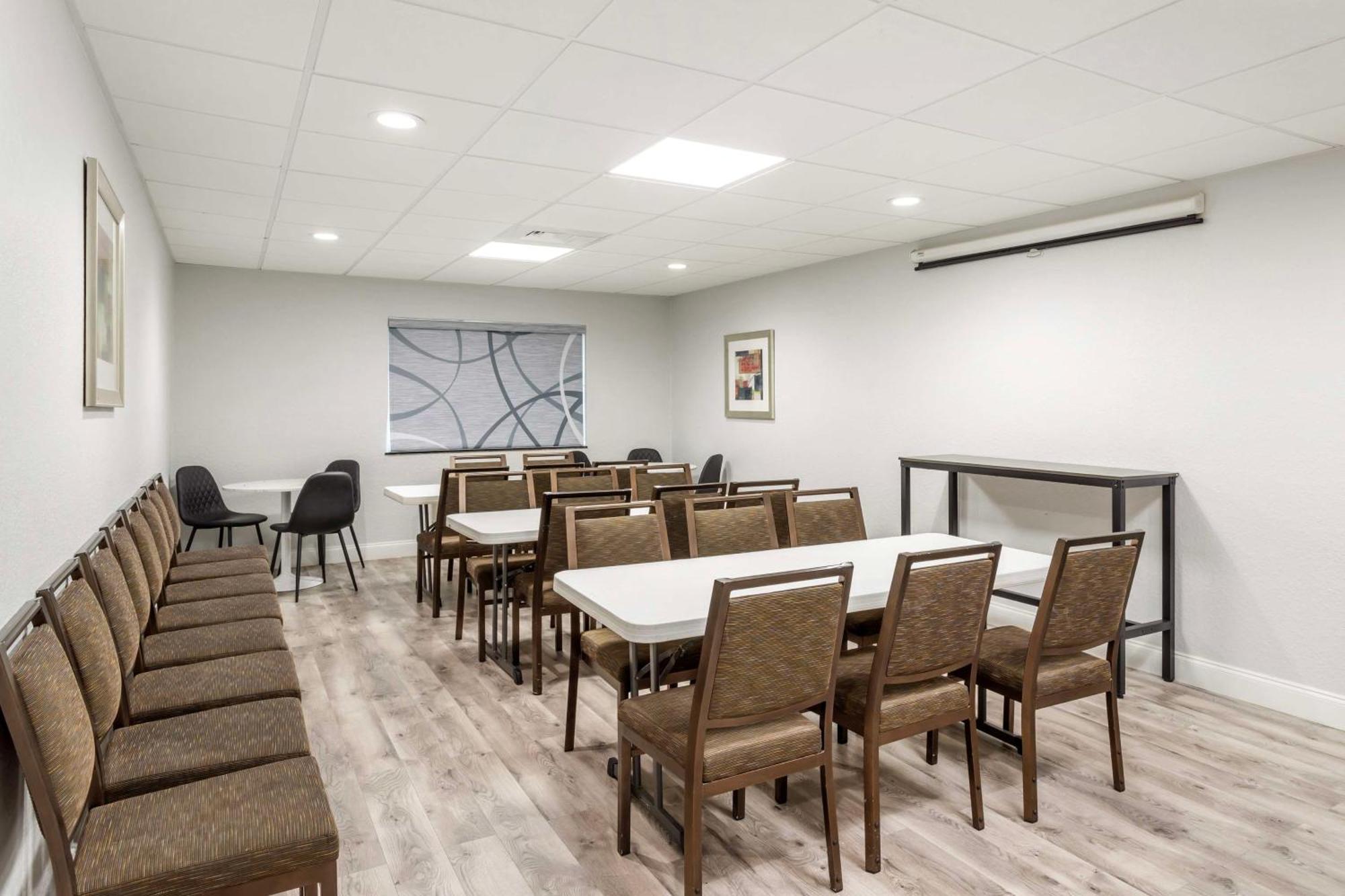 Surestay Plus By Best Western Texas City I-45 Екстериор снимка